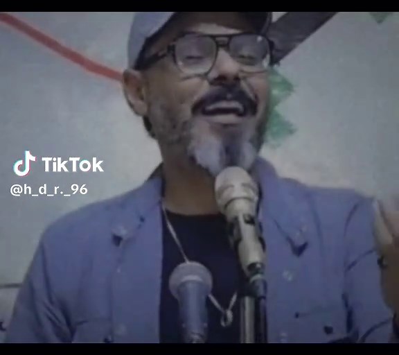 الشاعر احمد الصالحي . . . . . . . .بيك العافيه مو بلدوه شعر شعبي عراقي . . . . . .. . . . . . . ... .. .. . . . .. . . . . . . . . . . . . #احمد_الصالحي #شعر #اكسبلور #duet