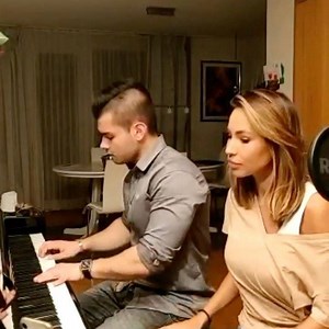 ✨MUSIC IS LIFE✨ . Danke an @pianoalani für die tolle Session.. 🙏🏼✨. . Habe mir auf jeden Fall in diesem Jahr vorgenommen wieder mehr Musik zu machen.. Wollte immer schon Gitarre lernen.. Kannst du ein Instrument spielen oder singen? . #singing, #jamsession, #piano, #lifemusic, #passion . Werbung | Maria Hering