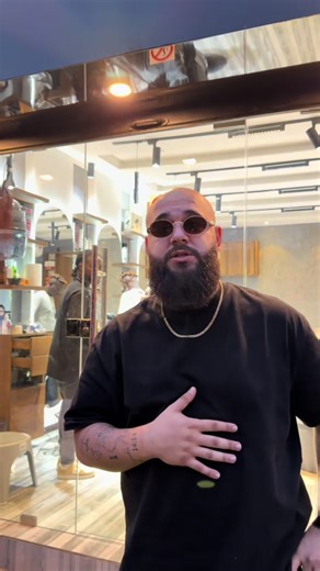 @Momo hayek est venu nous saluer au Black Star Barber ✂️⭐️ Merci pour la force, le respect et le soutien 💪🏾 Ici, c’est plus qu’un barber shop, c’est une famille 🤍 📍 Black Star Barber ⚡️ La qualité avant tout