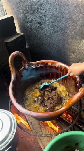 Today we're going to learn how to make mole paste #Mexicanfood #customs #Mexicancountryside #food...