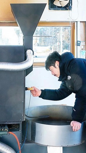 CAFE LAube カフェ ローブ on Instagram: "【History of CAFE LAube 2014-2022】 @cafelaube @laube_morioka 創業から現在をハイライトでご紹介。 手造りの1号店、世界でたった一つの手造り焙煎機！ カフェローブの珈琲は、世界で唯一のコーヒーです。 1日の来店客数2名だった創業当時、、、 今では、たくさんの皆さまに支えられて営業しております。 本当にありがとうございます！ #cafelaube #カフェローブ#cafelaube2号店 #カフェローブ2号店 #cafelaube4号店 #カフェローブ4号店 #cafelaube5号店 #カフェローブ5号店 #cafelaube6号店 #カフェローブ6号店 #岩手カフェ #北上カフェ #東北カフェ #盛岡カフェ #紫波カフェ #珈琲 #コーヒー #自家焙煎珈琲 #カフェラテ #ラテアート #japan #iwate #coffee"