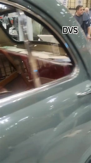 Its a 6 cylinder Morris, a large luxurious car launched in 1955. Morris only made this car for two years, before giving it a facelift, only to continue it for just another two years. The Morris is similar to the Riley pathfinder both in size, layout and mechanical terms. Morris 1955-1958 made approximately 12,000 examples, which is more than I had expected, mainly because I don't remember seeing them, growing up in the 70s and 80s. Morris produced 8,500 Series 1, then just 3,614 Series 2 cars, t