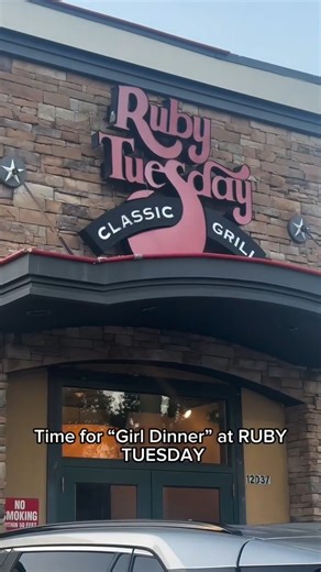 Ruby Tuesday on Instagram: "Girl Dinner = All-You-Can-Eat Garden Bar 綾"