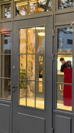 Stunning Interior Jewelry Store Makeover