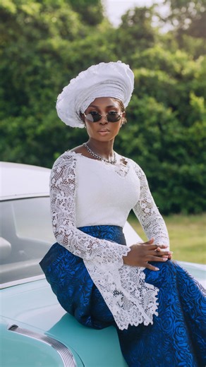 Samuel Akinola on Instagram: "🎉 THE MOST ANTICIPATED ONLINE GELE CLASS IS HERE! 🎉 💫 HAPPENS ONCE A YEAR — DON’T MISS IT! NEXT EDITION AFTER THIS WILL BE IN 2026… SO THIS IS YOUR ONE SHOT FOR 2025! ⸻ 📅 2025 ONLINE CLASS (ONE & ONLY) THEME: THE RESET MASTERCLASS ⸻ 🎀 WHAT YOU’LL LEARN — 8 STYLES + 1 DRAPE DESIGN • BRIDAL ROUND GELE • BRIDAL ACE GELE • PARTY GUEST FAN GELE • SEGO GELE • SIGNATURE RUFFLES • TULLE TURBAN • LIQUID METALLIC GELE • BONUS: ONE FREE AUTO GELE DESIGN 💡 SPECIAL EXTRA: