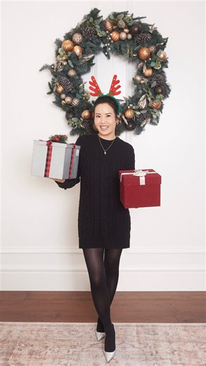 NAILED IT. 💪🏼 Christmas photo day is quite possibly the worst day of the year for my kids. They complain about it to no end and I dread it myself because I know how much they hate it. It is so much work to organize the outfits, book a photographer, tidy the house and get everyone dressed and ready, to then have to manage 5 bad moods. But I do it year after year because I know how much I will treasure those photos. Even now, I look back at pictures from when my kids were babies and wish we took