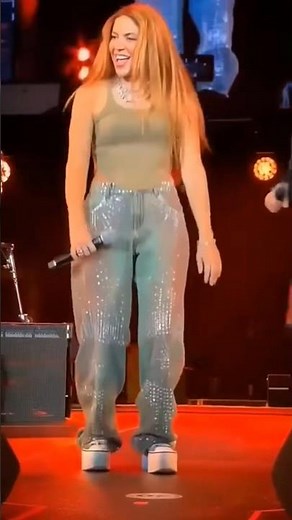 SHAKIRA Live Dance 🔥💃 #shakira #dance