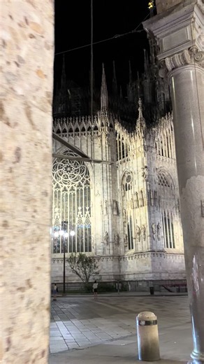 Milan travel spots at night: top places to see the city lights