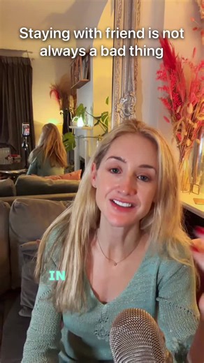 Staying Friends With an Ex is not always a bad thing A lot of people assume staying friends with an ex is automatically a red flag… but the research shows it’s far more nuanced.Studies suggest… | Dr. Rebecca Spelman