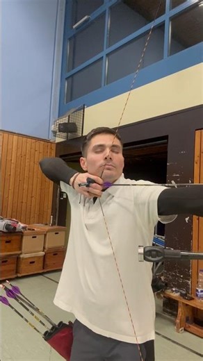 Bogenschießen-Training: Kontrollierter Schuss aus kurzer Distanz mit geschlossenen Augen🤯🏹🎯