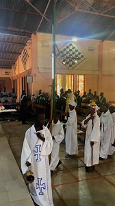 🥰🥰🥰Les jeunes catholiques s'interrogent nº5 😏Et si j'ai envie?😏 Il n’y a rien de mal à avoir des désirs ou envie. Le problème, c’est ce qu’on en fait. Amène-t-on ce combat devant Dieu pour qu’il nous donne sa sagesse, ou au contraire, le cachons-nous à Dieu ? Dieu te connaît mieux que tu ne te connais toi-même. Même si tu es vierge ou que tu n’as pas de relations intimes en ce moment, tu es toujours une personne sexuelle. Dieu t’a créé femme,ou homme avec une anatomie physique, des propriét