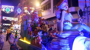 Un año más, un multitudinario desfile de carrozas de la Feria de Adra llenó de colorido las calles de la ciudad. | Adra digital