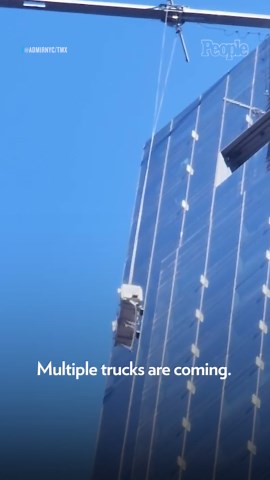 2 Workers Rescued from Scaffolding Hanging Off of High-Rise Building’s 78th Floor as Glass Was ‘Raining’ Down on Street