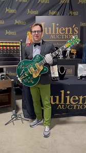 This c. 2002 Gretsch 6136i Irish Falcon electric guitar carries the legacy of U2's Bono, signed by all four members in shimmering silver marker. Now, this extraordinary instrument, with its rich history, has found its way to Julien’s Auctions. Generously donated by Bono himself when he was honored as the MusiCares Person of the Year in 2003, it's a treasure that embodies the passion and talent of one of the greatest bands in the world. 🌟🎶 Bid on this legendary Irish Falcon and own a piece of U