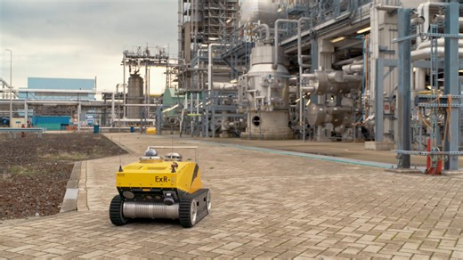 27K views · 83 reactions | Bij Shell Energy and Chemicals Park Rotterdam maken de robots van ExRobotics nu een groot verschil! Dankzij hun nieuwe ATEX-proof ontwerp kunnen ze veilig de fabrieken in. Dat betekent dat onze process operators meer tijd hebben voor uitdagend en waardevol werk.  Innovatie die werk leuker én efficiënter maakt!  | Shell | Facebook