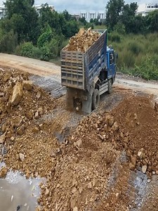 Truly a level of driving that has never happened in the world of machinery. #BulldozerAction #DozerOperator #DumpTruck #Bulldozer | Bulldozer Online