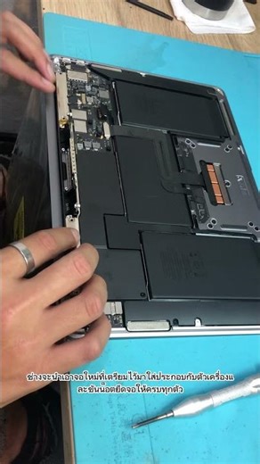 Replace the OEM front panel of a Macbook Air M1 13-inch 2020 A2337.