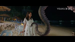 12K views · 235 reactions | The giant octopus stretched out its tentacles towards the pregnant woman but did not hurt her! 大章鱼触手伸向孕妇，却没有伤害她！ #大章鱼 #BigOctopus #优酷电影 #youkumovie | Youku Movie | Facebook