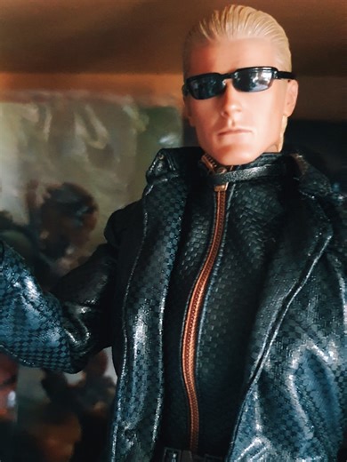 Midnight Wesker completes my Resident Evil 5 HotToys Collection. 🖤 #residentevil