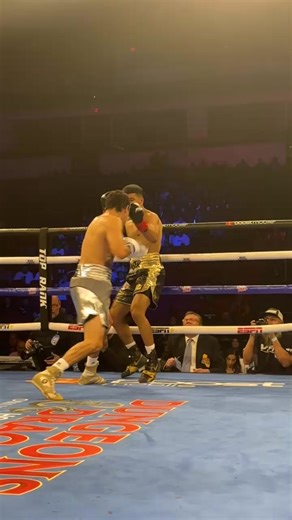 Almost had him stunned 👀 #sportstiktok #boxingtok #fightnight