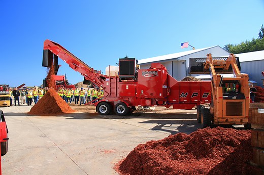 MP-2 - Rotochopper's Compact and Portable Horizontal Grinder