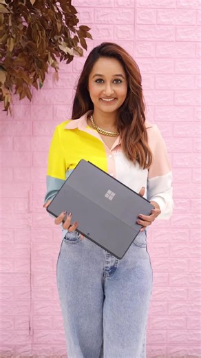 A color that’ll suit each of your personality. Along with that @Microsoftuae has so much in store for you with the Surface Pro 9.. for example: - With my busy schedule, having a long lasting battery life is a must. - For dance practices, the Dolby Atmos front facing speakers make it so much better. - To prep for my radio show, the Windows 11 snap feature to quicken the process. - Let’s not forget the Dual Far-Field mics perfect to record my singing covers. Have a look at the 4 colors of the Micr