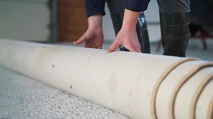 clip-1020161353-installing-carpet-on-floor