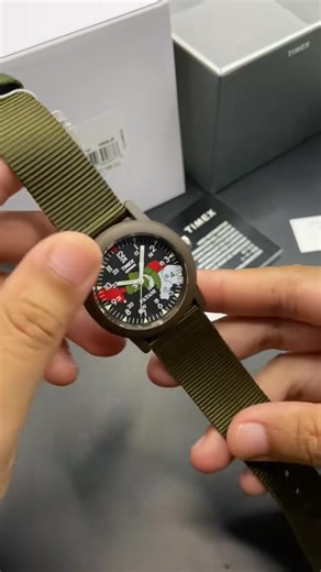นาฬิกาข้อมือของผู้ชาย ทรงเพชร Timex — รีวิวสั้นๆ