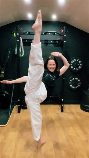 Wait for it ☺️👊😝 #ticktickboom #standingsplit #splits #foryou #foryourpage #kicks #chloebruce