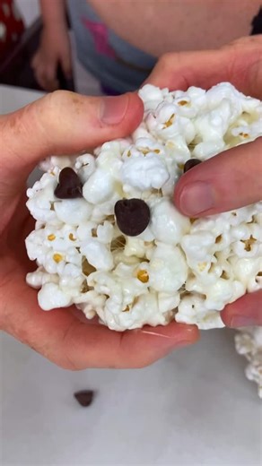 Snoopy’s Marshmallow Popcorn Balls! Popcorn, marshmallows, and chocolate chips. These are a favorite treat around our house. They are easy to decorate for every holiday! Love, Ms. Dash 😘😘😘 Ingredients: 1/2 cup popcorn kernels 5 cups mini marshmallows 4 tablespoons butter or coconut oil chocolate chips to taste Directions: * Pop kernels in the @bydash Fresh Pop Snoopy Popcorn Maker. * Melt butter and marshmallows together and pour over popcorn. Mix until popcorn is coated. * Allow to mixture t