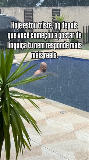 Fernando Chakal on Instagram: "Hoje estou triste, pq depois que você começou a gostar de linguiça tu nem responde mais meis reels. #memes #comedy #humor"