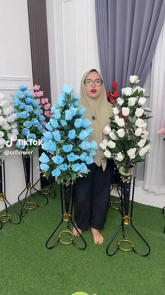 Bunga Mawar 48 Kuntum: Set Lengkap dengan Vas