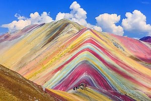 Vinicunca, la bellissima montagna arcobaleno del Perù