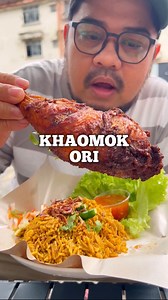Ketemu nasi khaomok tepi jalan! Perghhhh ini parah enaknya brooo! Nasi full rempah, ayam goreng juicy mantul, sambal homemade dan bawang goreng dia premium!!! Wajib coba brooo #nasikhaomok #puncakalam #streetfood #thaifood | Rio makan
