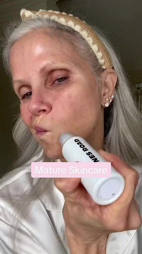 Want to see how Lynn gets unready after her day? She is introducing the newest Jones Road product to her lineup, Multivitamin Serum. Perfect for soothing, brightening, and hydrating the skin for that healthy, nourishing skin we all want. #skincare #winterskincare #facial #dryskincare #matureskinbeauty #matureskinmakeup #matureskincare