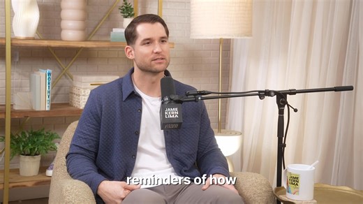 THE “SMALL TALK” THAT CHANGES EVERYTHING ✨ Want to show up as the best version of yourself in every conversation? 🤝 Jefferson Fisher is back on The Jamie Kern Lima Show with game-changing insight: Small talk matters - but not the kind you have with others. It’s the self-talk you have with yourself before the conversation even begins. 💭 These are your mental anchors—quick phrases like: ➡ “Speak slowly” ➡ “Wait for the right pitch” ➡ “Pause before you respond” They act like a personal huddle wit