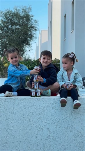 Merav Malchi-Ben Harush on Instagram‎: "⁨ ⁨ אז זה מה שחילקתי בגן האלרגני של עומי, ותאמינו או לא נרשמו תעופה עד השמיים, ומבטיחה שחוץ מהכמות הגדולה של הפחיות ההכנה היא ככ קלה. לקישור וקוד קופון למכונת הפחיות הנדירה כתבו לי בפרטי, תהנו יא זהירים בדרך שאתם 🚥 🚦🚥 #מלךהאותיות #גןילדים #יוםהולדת #אותריש #יצירהלילדים #הורותיצירתית #מכונתפחיות #רמזורצבעוני #ג’לי #מתנותלגן #DIY #הורים #עומר #פעילותלילדים #יצירהביתית⁩⁩"‎