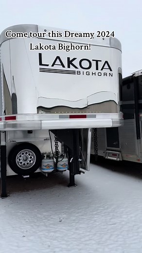 We have this beautiful trailer in stock now and you don’t want to miss out! Call 541-460-2495 for more info. #rodeorigs #horsetrailer #rodeo #horse #lakota #lakotabighorn #barrelrace #fyp #explore #foryou