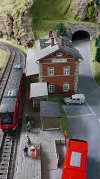 An der Bushaltestelle: Faller Car System mit selbst fahrenden Bussen erweitert Spielmöglichkeiten