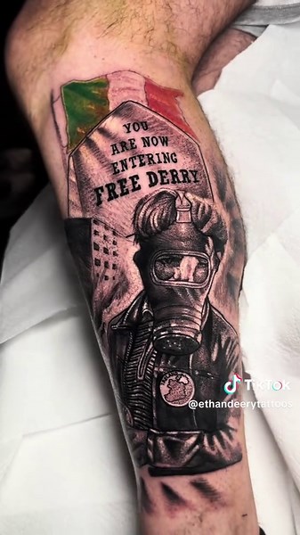 Derry Battle of the Bogside mural 🇮🇪☘️ #derry #irish #irishtattoo #bloodysunday #tattooideas