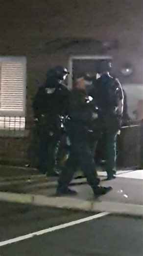 PSNI ARV Using the Big Key - Police Officer Action