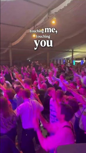 Die Stimmung bei Sweet Caroline ist einfach unglaublich! 🤯