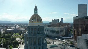 flying clockwise around Colorado statehouse revealing Denver skyline
