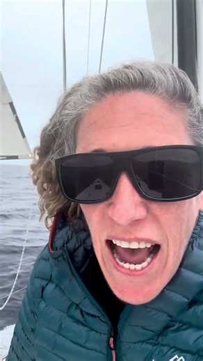 Sailing Tahiti toward NZ: Day 2, Tahiti to Moorea ⛵️🌺