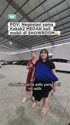 Situasi Negosiasi Mobil di Showroom Medan