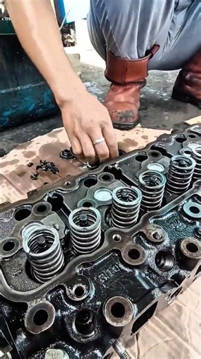 How to install cylinder head components #shorts #mechanic #machine #diy #enginerepair #shorts