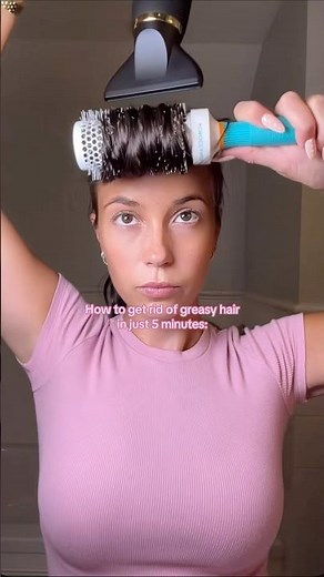 HOW TO GET RID OF GREASY HAIR IN 5 MINUTES💦🙌 #greasyhair #hairhack #cocoandeve #hairwashday