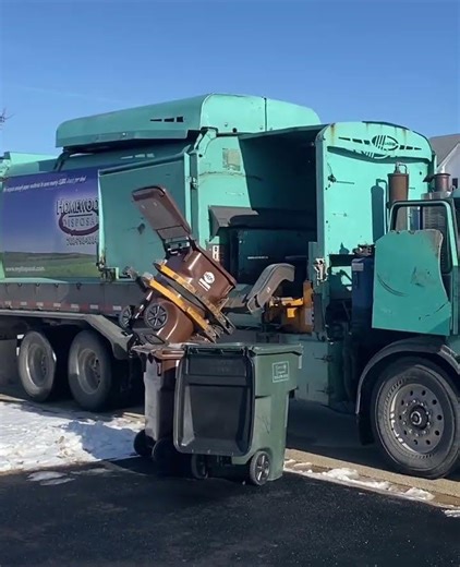 Automated Recycling Truck