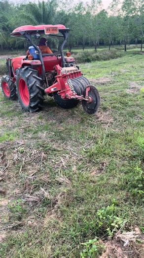 รถไถนาคูโบต้าเข้ามุมงานนา