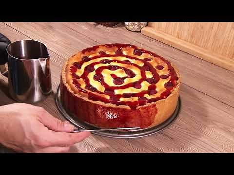 Raspberry cheesecake with delicious raspberries and raspberry jelly